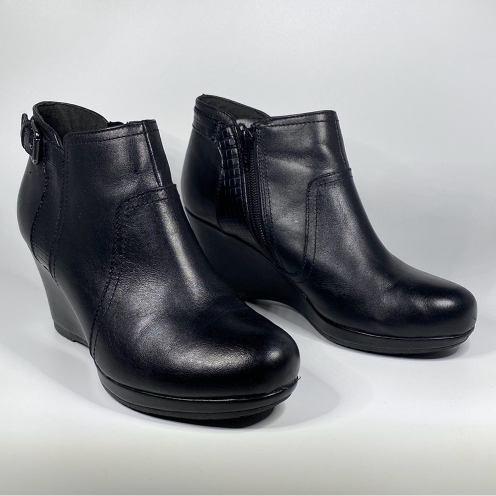 Clarks Camryn Fiona Wedge Ankle Booties Black leather buckles 5.5